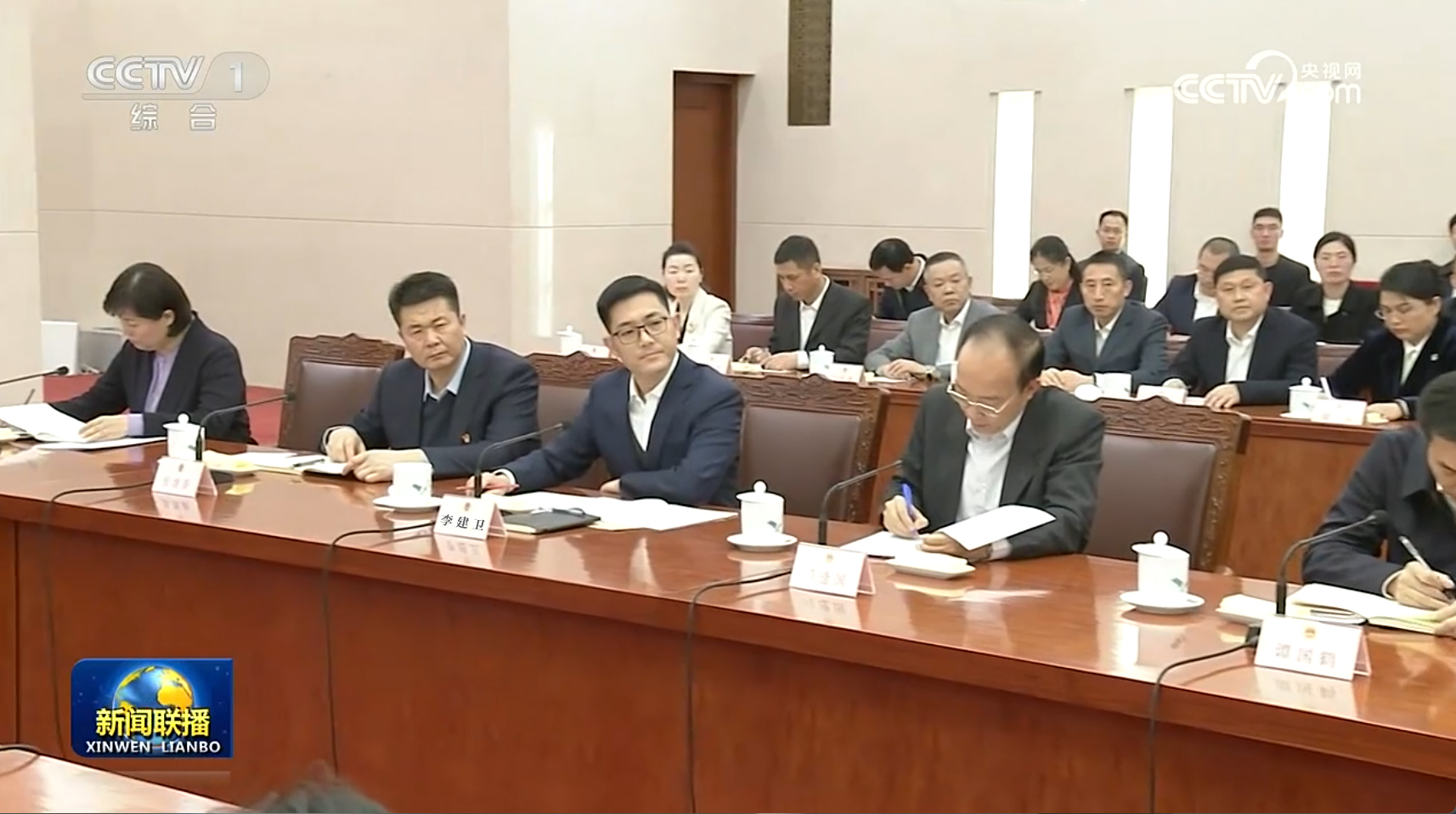 【简讯】中共中央政治局常委、全国人大常委会委员长赵乐际同人大代表座谈，李建卫受邀参加